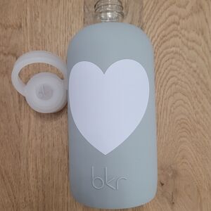 bkr Water Bottle Grey with light grey  heart